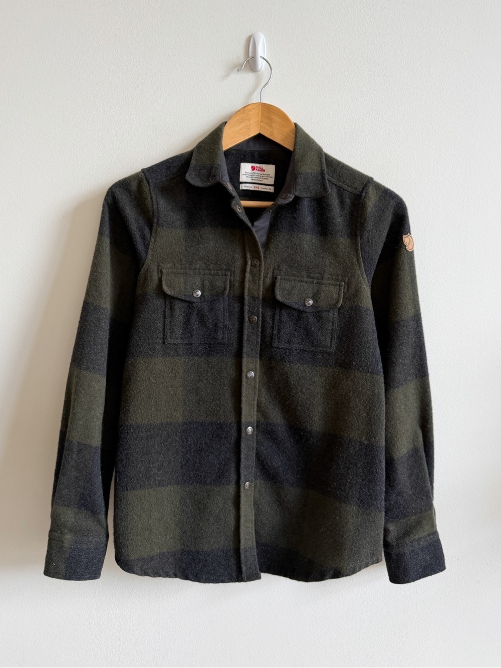 FJALLRAVEN • Canada Shirt in Deep Forest-Dark Grey - Picture 4 of 14